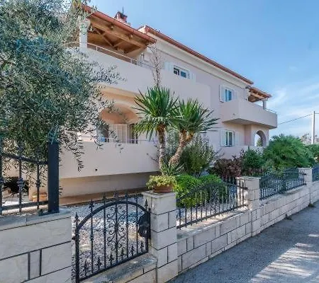 Appartement In With Sea View, Terrace, Air Conditioning, Wi-fi