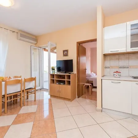 Appartement In With Sea View, Terrace, Air Conditioning, Wi-fi Ždrelac