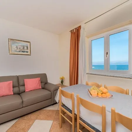 In With Sea View, Terrace, Air Conditioning, Wi-fi Appartement