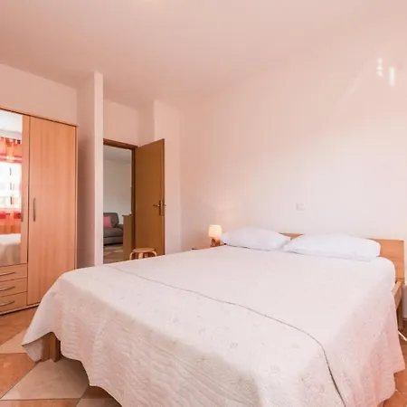 Appartement In With Sea View, Terrace, Air Conditioning, Wi-fi